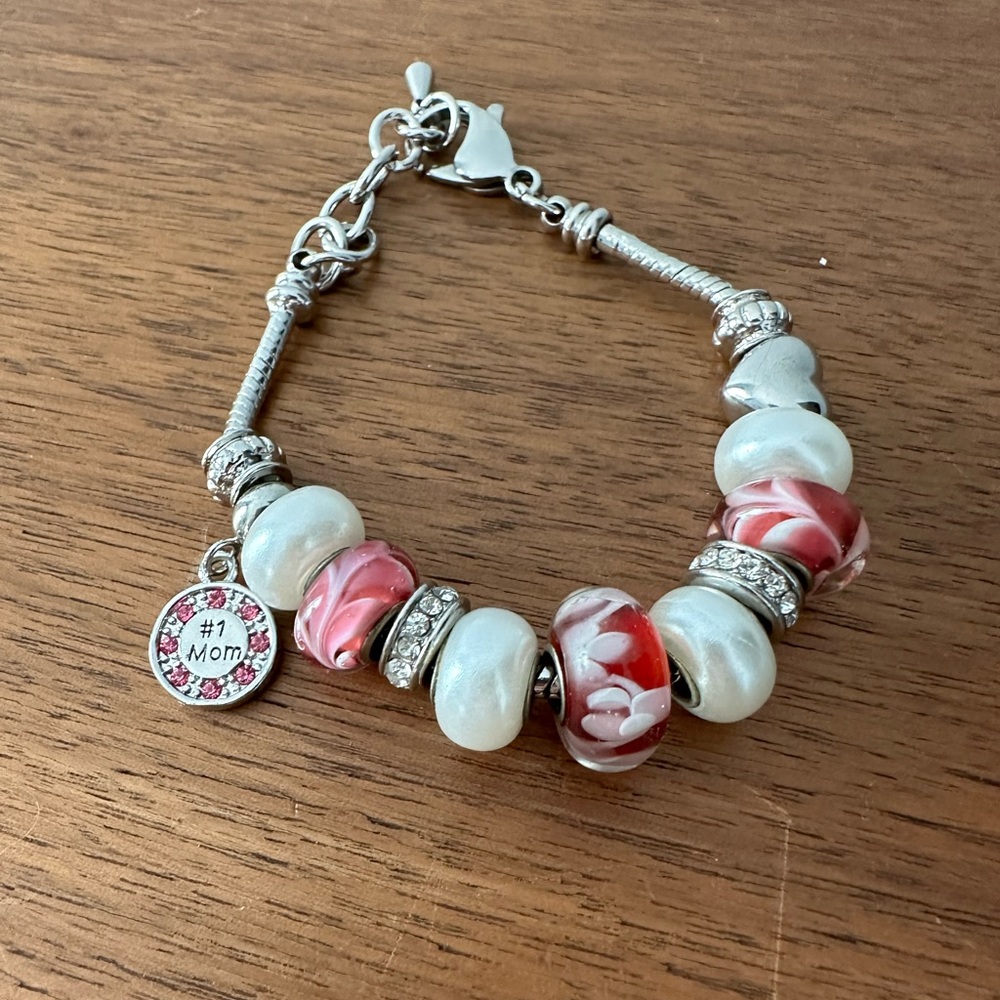 Pandora like unbranded stainless steel charm bracelet, #1 MOM , beads included - Picture 1 of 6
